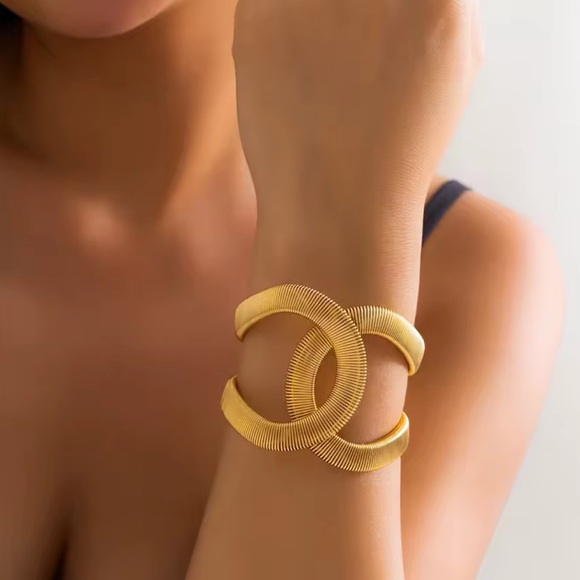 Gypsy Twisted Elegant Gold Bracelet - Picture 1 of 6